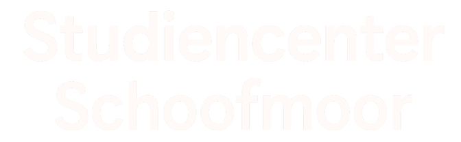 Weißes Logo mit dem Schriftzug Studiencenter Schoofmoor